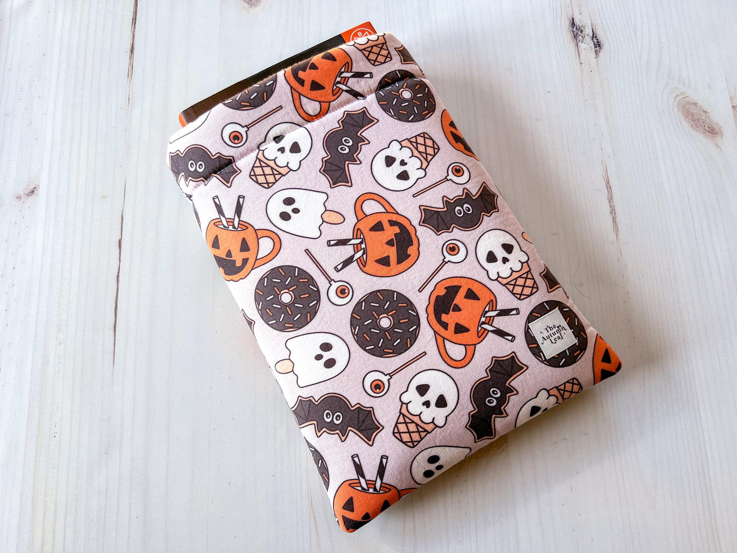 Halloween Treats Ghosts, Bats & Pumpkins Book Cozy