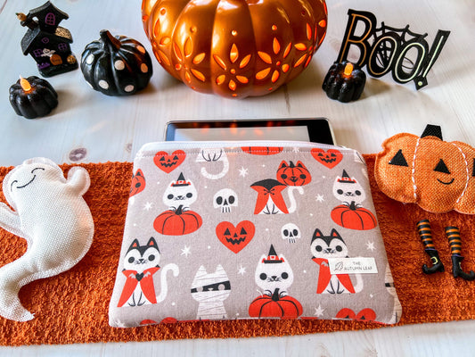 Spooky Cats and Pumpkins Halloween Zippered E-Reader Pouch Case