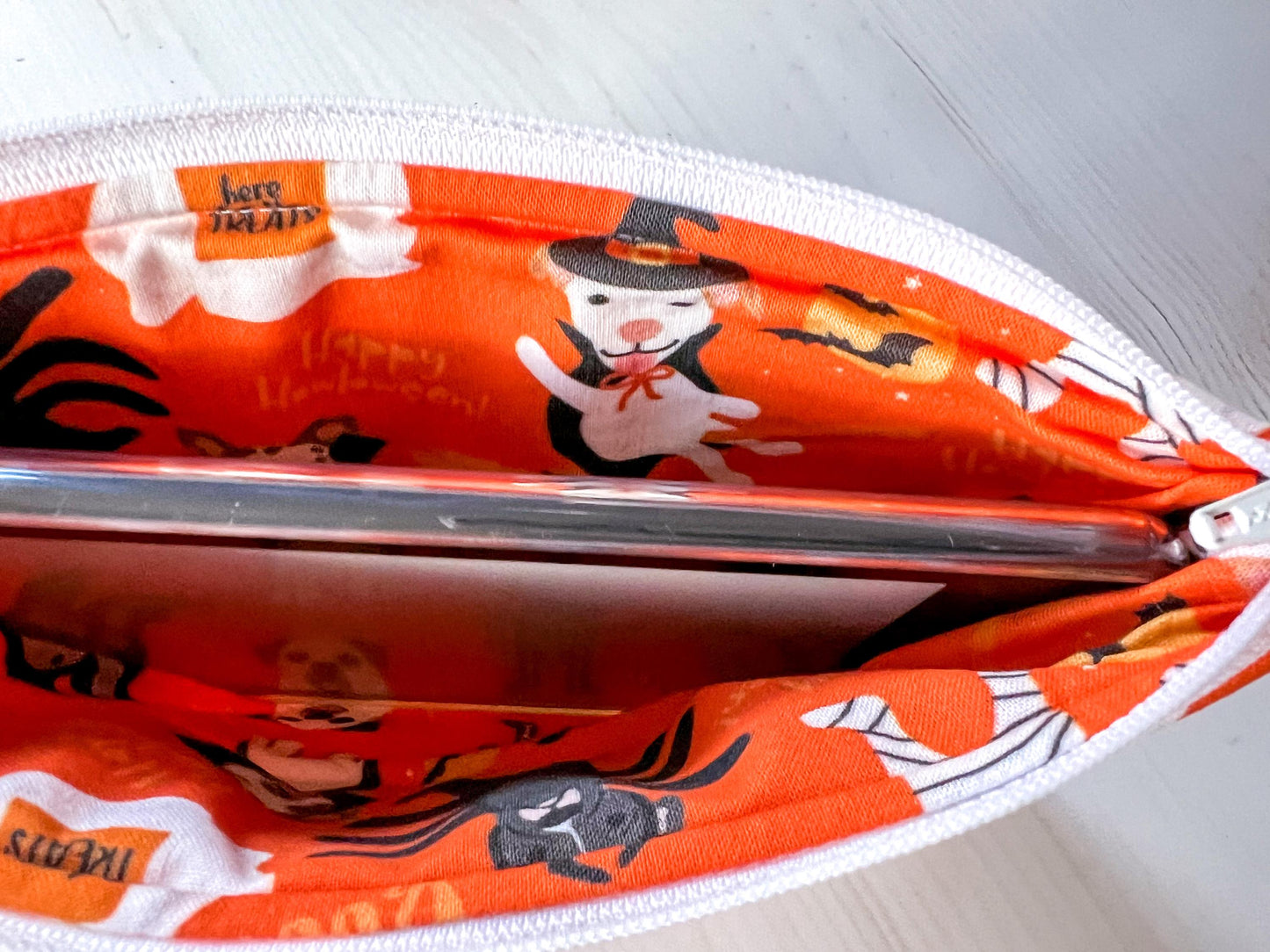 Halloween Dogs Trick-Or-Treating Zippered E-Reader Pouch Case