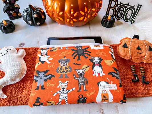 Halloween Dogs Trick-Or-Treating Zippered E-Reader Pouch Case
