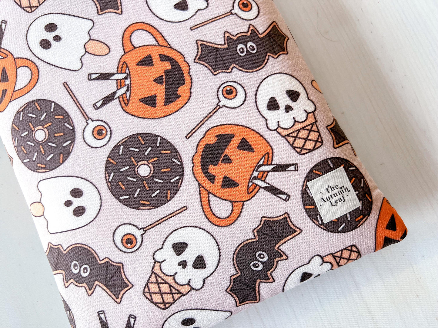 Halloween Treats Ghosts, Bats & Pumpkins Book Cozy