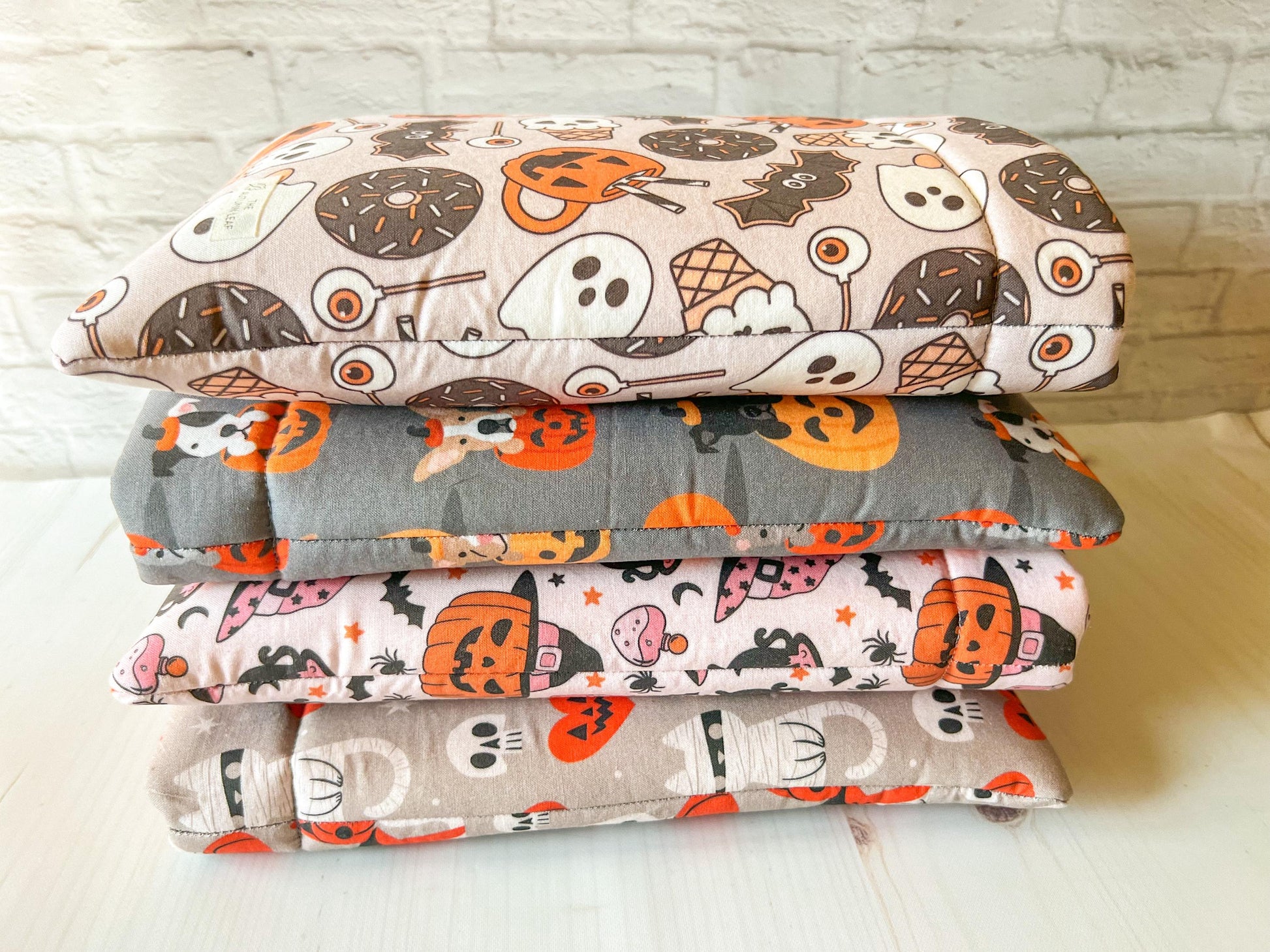 Halloween Treats Ghosts, Bats & Pumpkins Book Cozy