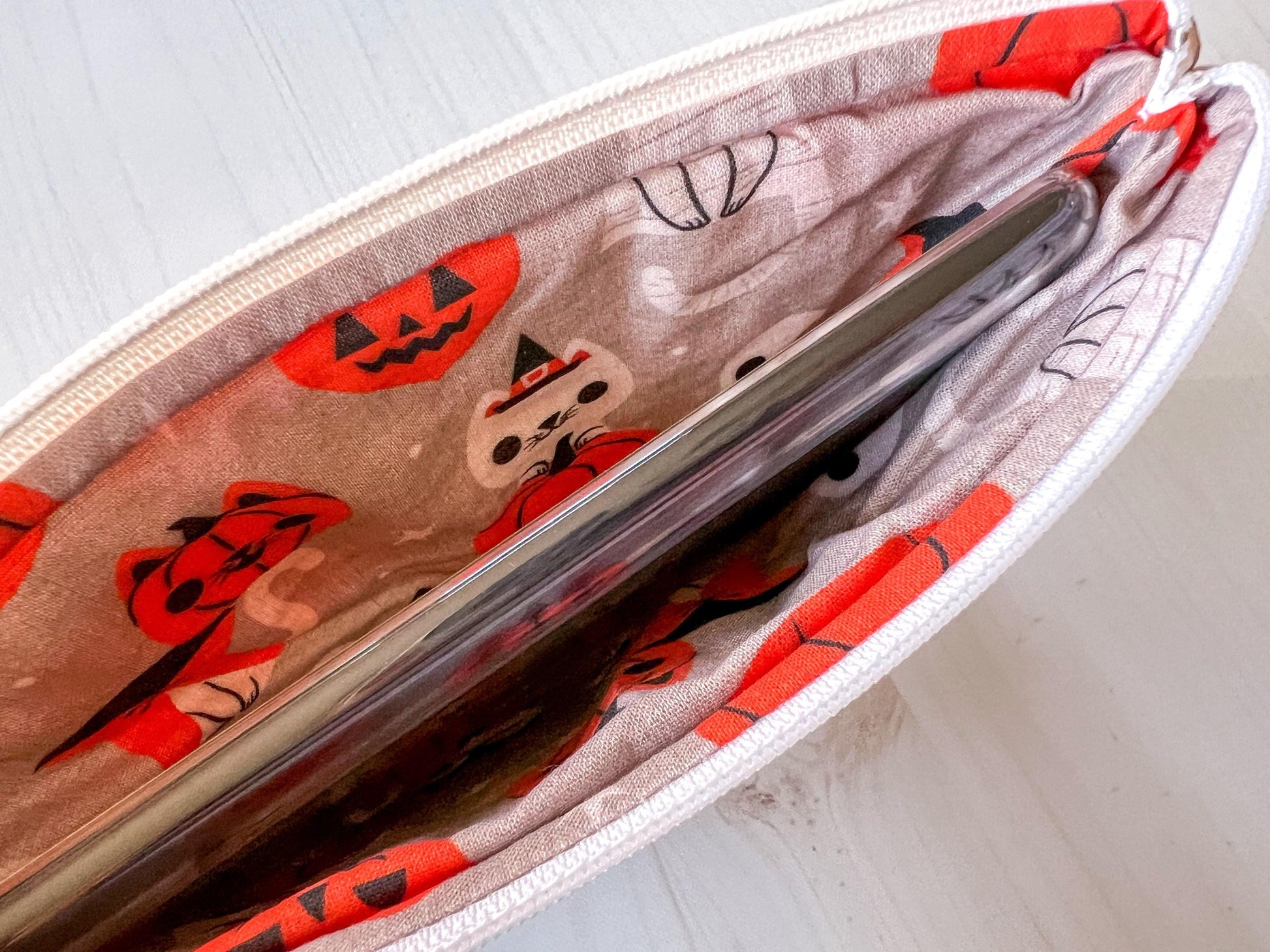 Spooky Cats and Pumpkins Halloween Zippered E-Reader Pouch Case