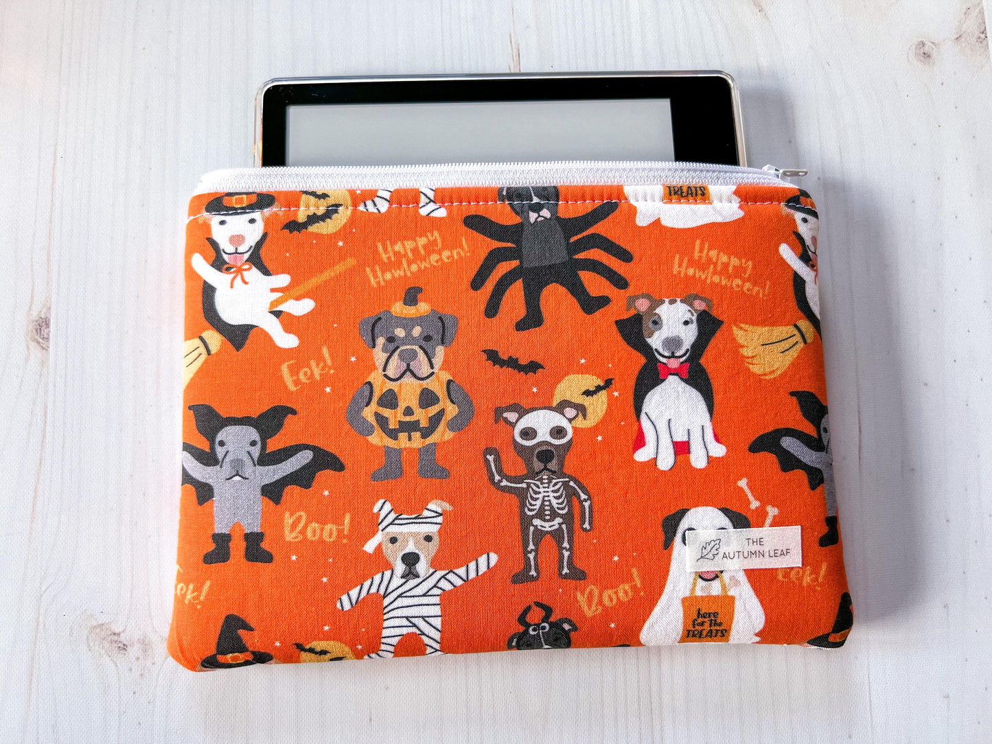 Halloween Dogs Trick-Or-Treating Zippered E-Reader Pouch Case