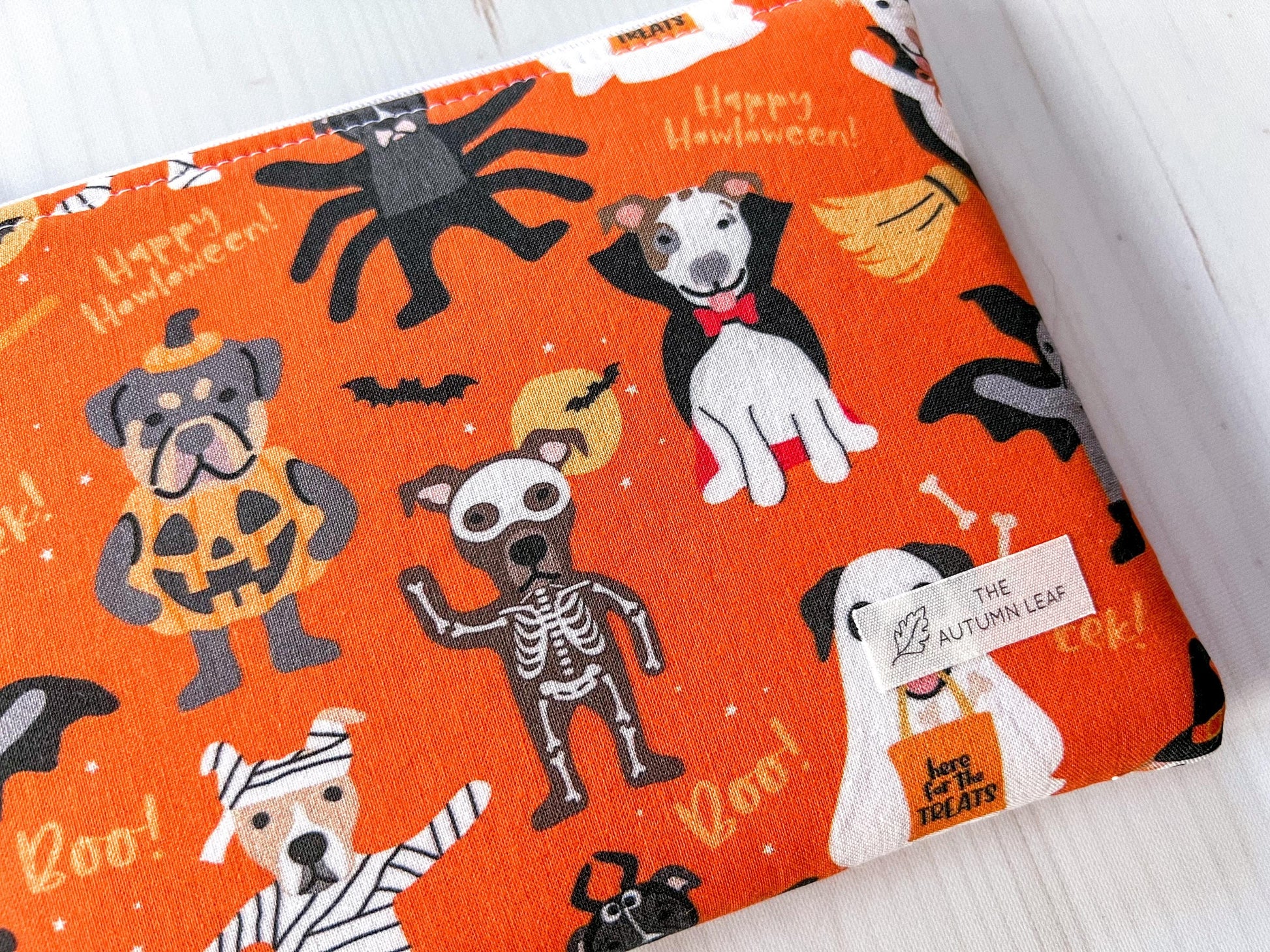 Halloween Dogs Trick-Or-Treating Zippered E-Reader Pouch Case