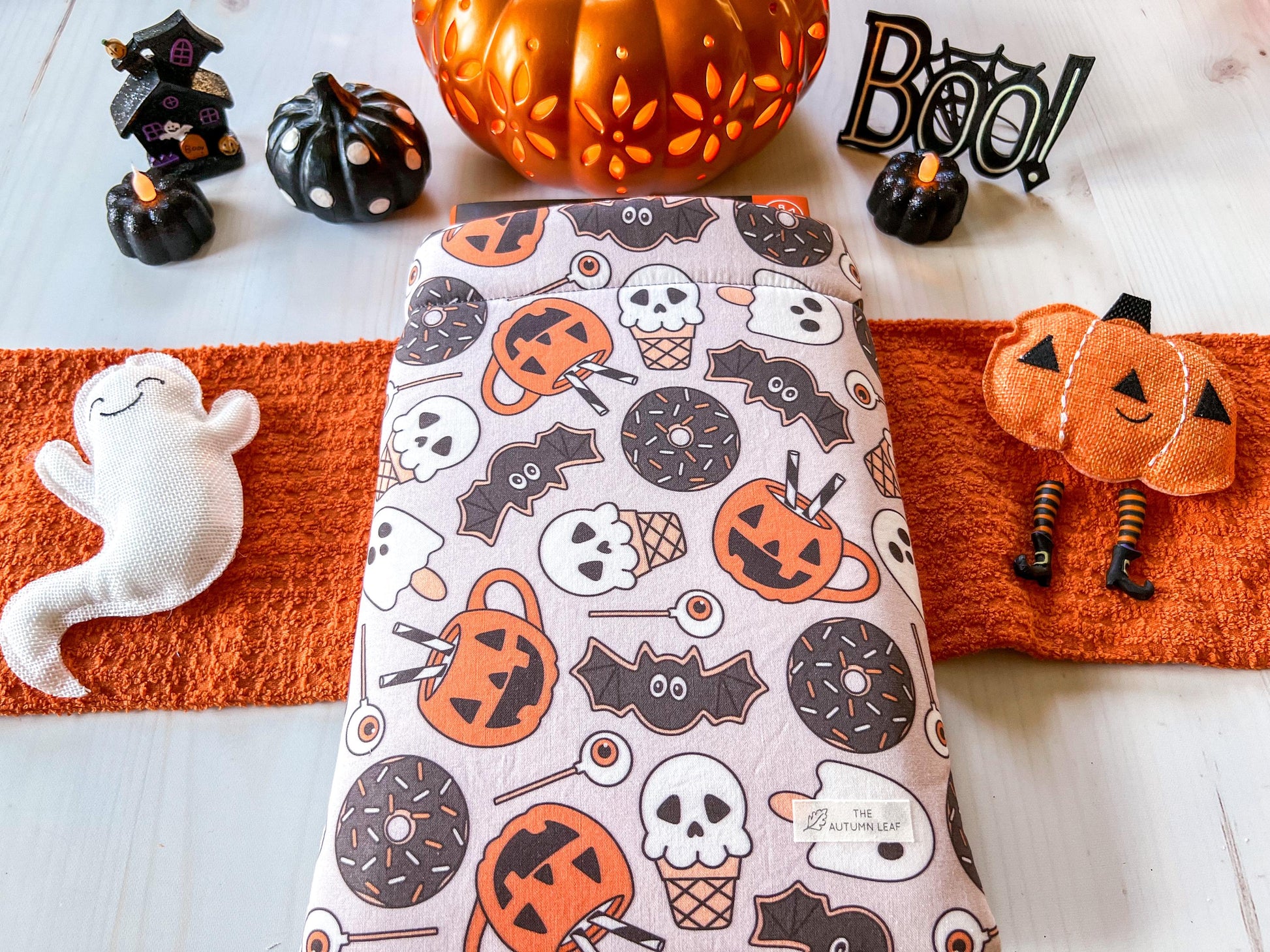 Halloween Treats Ghosts, Bats & Pumpkins Book Cozy