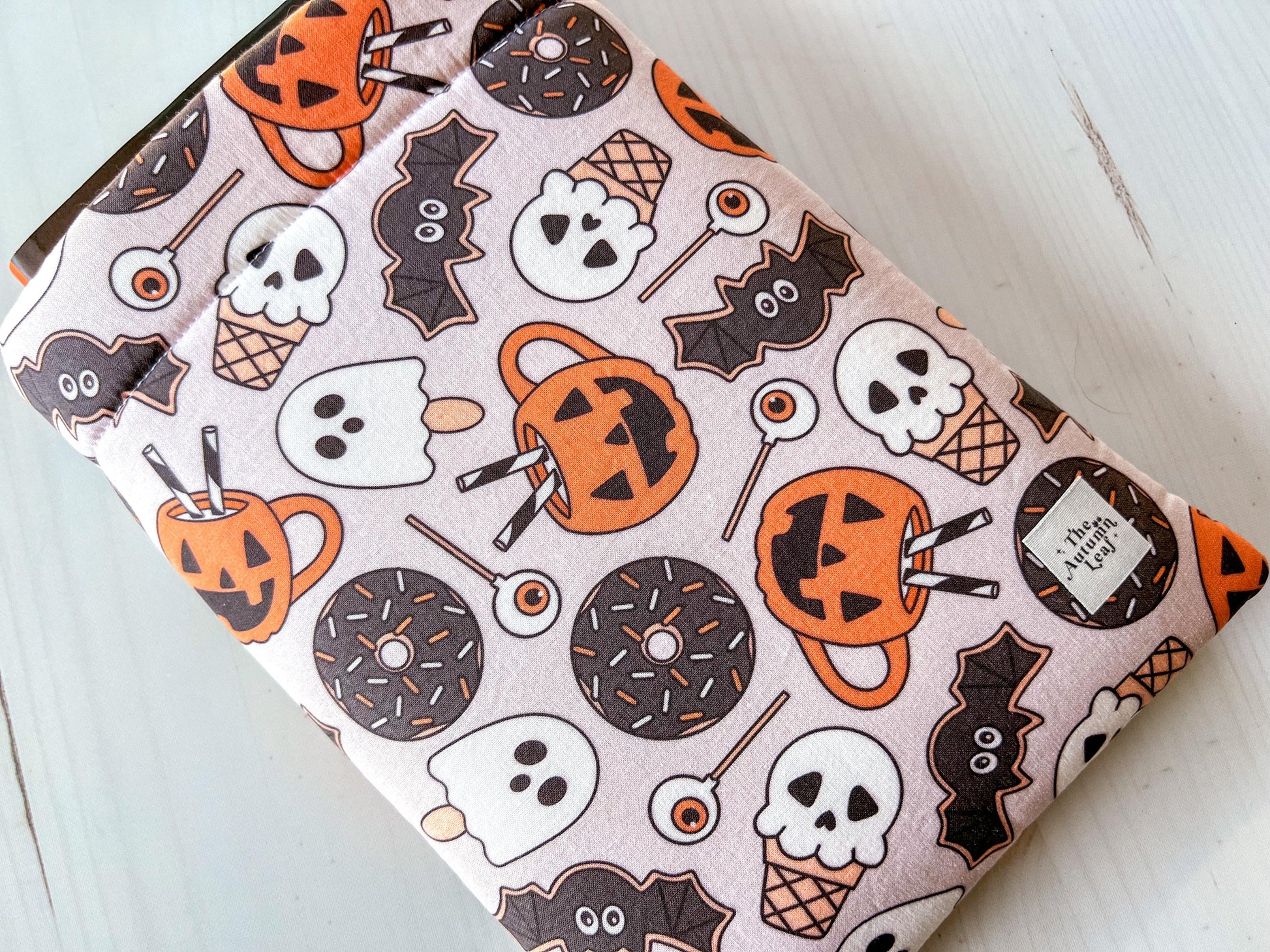 Halloween Treats Ghosts, Bats & Pumpkins Book Cozy