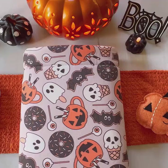 Halloween Treats Ghosts, Bats & Pumpkins Book Cozy