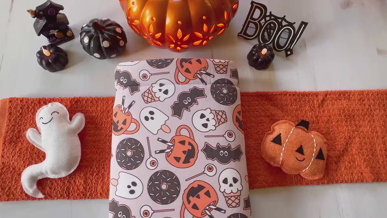 Halloween Treats Ghosts, Bats & Pumpkins Book Cozy